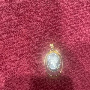 Vintage cameo charm gold tone, black and white.